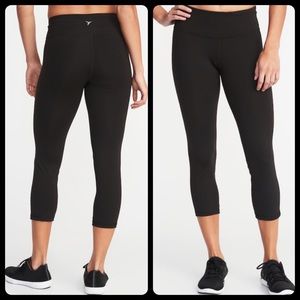 OLD NAVY Mid-Rise Compression Crops. NWT